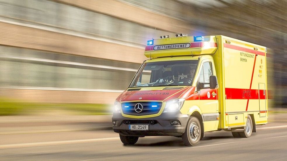 In einer Wohnung ist ein 36-Jähriger bei einem Streit durch ein Messer schwer verletzt worden. Foto: Feuerwehr Bremen