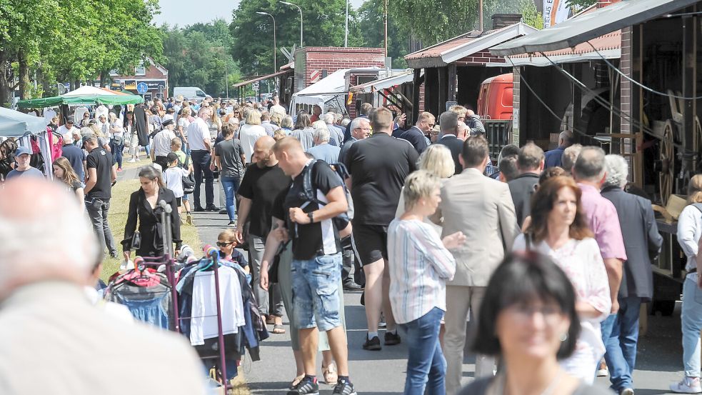 Proppevoll waren die Straßen in Moordorf bei der 50-Jahr-Feier im vergangenen Jahr. Foto: Stephan Friedrichs