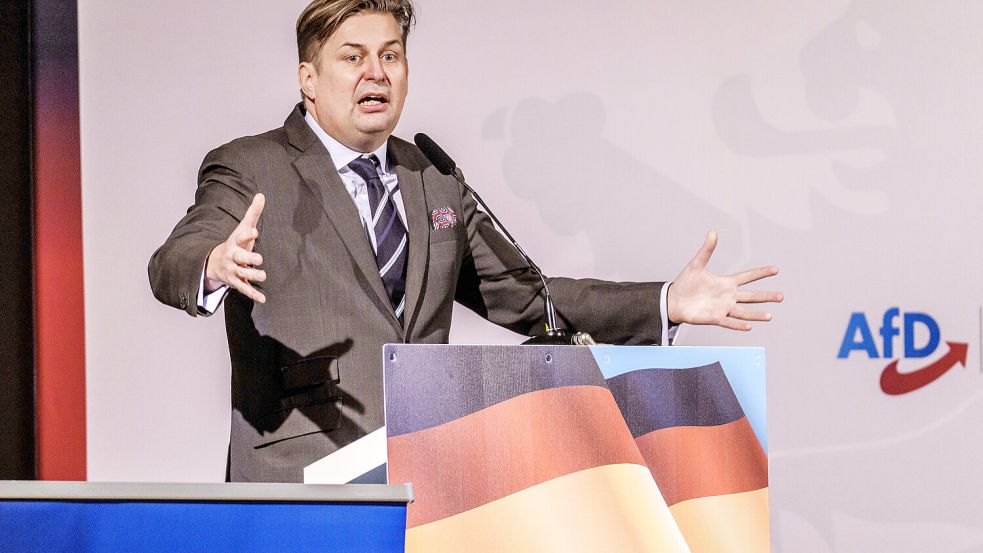 Mit dem EU-Spitzenkandidaten Maximilian Krah gehört die AfD zu den Parteien, die in der kommenden Wahl zulegen könnte und die EU in ihrer jetzigen Form ablehnt. Foto: dpa | Andreas Arnold