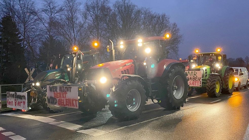 Bei den Protesten in der vergangenen Woche wurde unter anderem die Bundesstraße in Moordorf blockiert. Foto: Holger Janssen