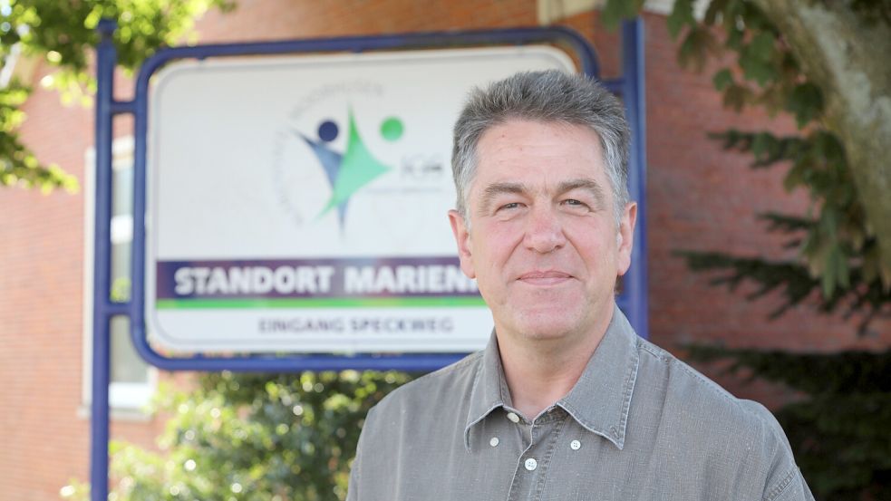 Kai-Dieter Hoop, Leiter der IGS Marienhafe-Moorhusen, lehnt Drogenspürhunde zur Prävention ab. Foto: Romuald Banik