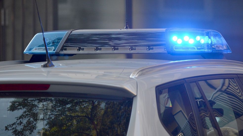 Die Polizei rückte in der Nacht zu Samstag nach Ostrhauderfehn aus. Symbolfoto: Pixabay