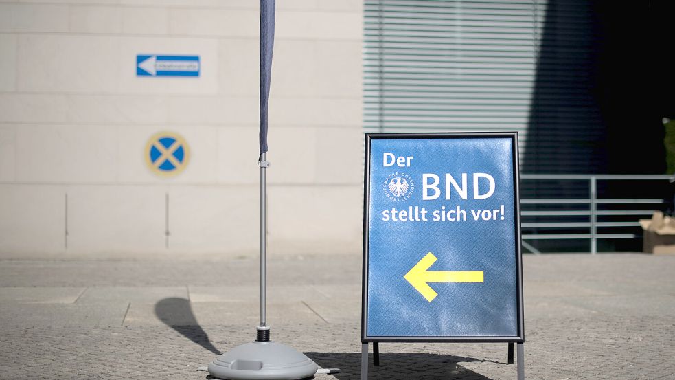 Spannendes haben die BND-Agenten immer zu erzählen. Dabei ist der BND eher eine Verwaltungsbehörde, in der die meisten Mitarbeitenden nicht auf bedrohlichen Einsätzen unterwegs sind. Foto: imago images/IPON