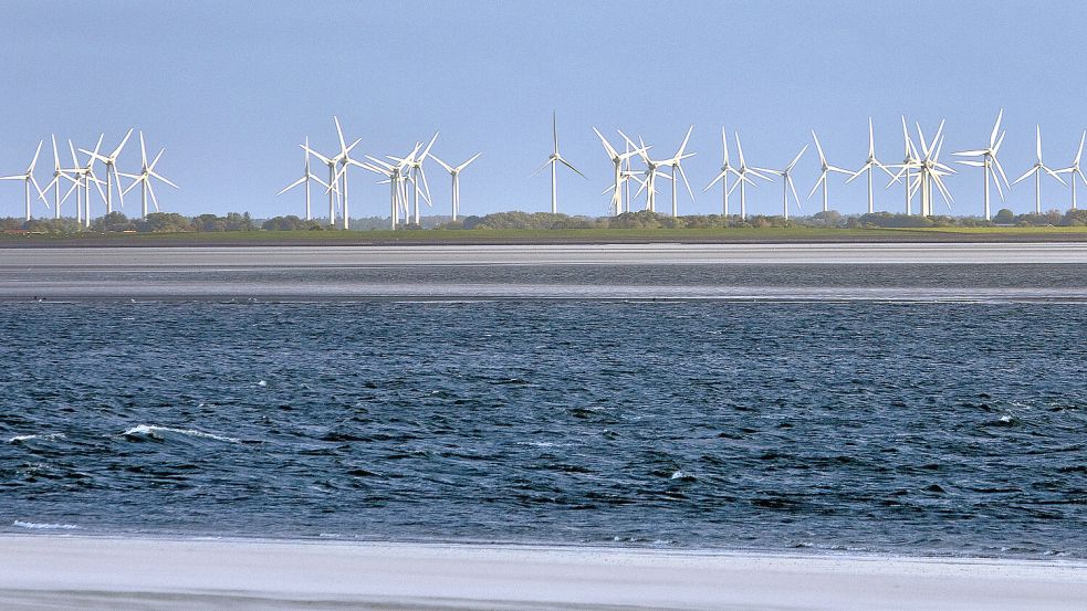 Niedersachsen produziert derzeit, nicht zuletzt dank des tatkräftigen Windradbaus, so viel Windenergie wie kein anderes Bundesland in Deutschland. Foto: imago images/S. Ziese/blickwinkel