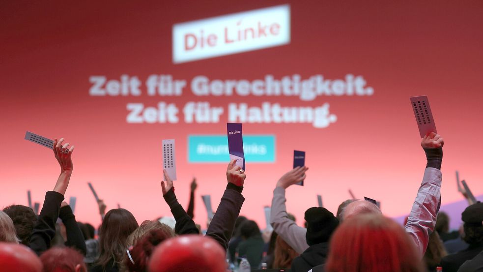 Abstimmung auf einem Parteitag der Linken 2023. Foto: DPA