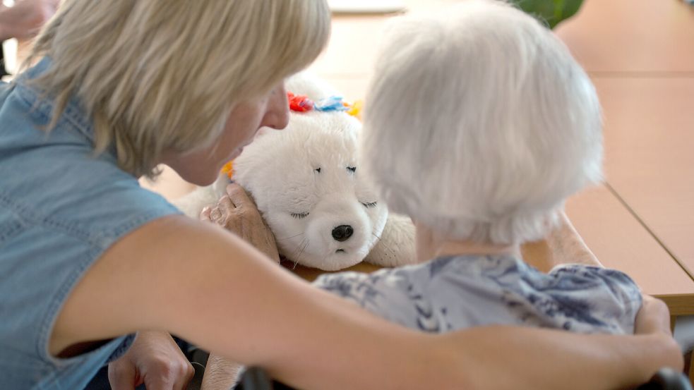 Wenn pflegende Angehörige eine Auszeit brauchen, können sie Verhinderungspflege beantragen. Foto: David Hecker/DPA