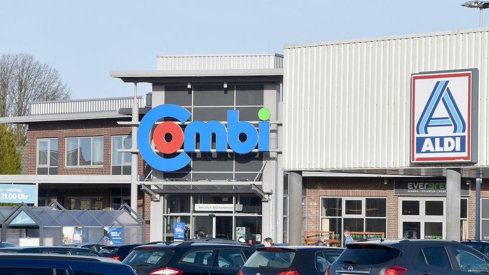 Bisher ist Aldi neben dem Combi-Markt im Gewerbegebiet Osterupgant (Upgant-Schott) ansässig. Foto: Thomas Dirks