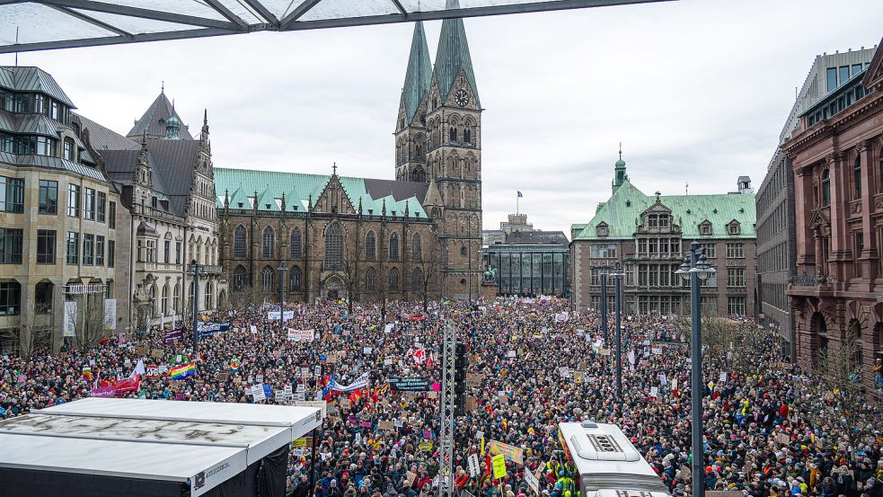 Bei der Kundgebung werden mehr als 10.000 Menschen auf dem Domshof in Bremen erwartet. Foto: imago images / Axel Kaste