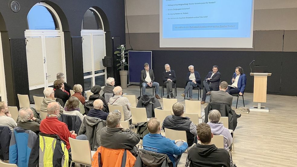 Nur wenige Norder besuchten die Bürgerveranstaltung zum neuen ÖPNV. Foto: Rebecca Kresse