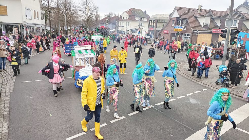 Auch in diesem Jahr sind wieder viele Wagen bei den Umzügen durch Damme dabei. Foto: Martin Nobbe
