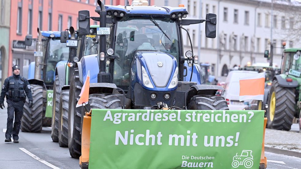 Deutsche Landwirte protestieren seit Tagen unter anderem gegen die geplante Rücknahme von Steuernachlässen auf Agrardiesel. Dabei stünde eine Alternative bald schon bereit. Foto: dpa/Martin Schutt