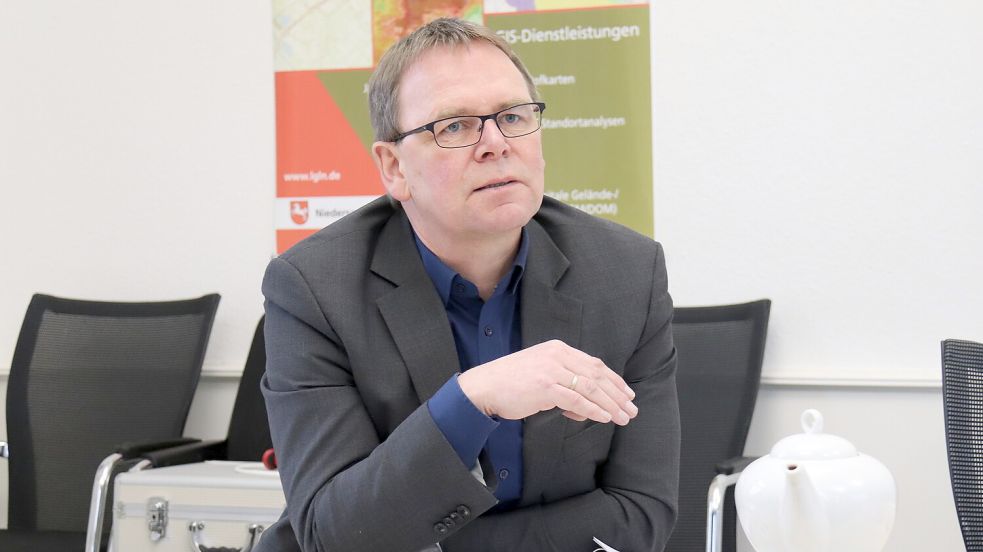 Diplomingenieur Martin Homes erläuterte den Bericht zu den Grundstücksmarktdaten. Foto: Heino Hermanns