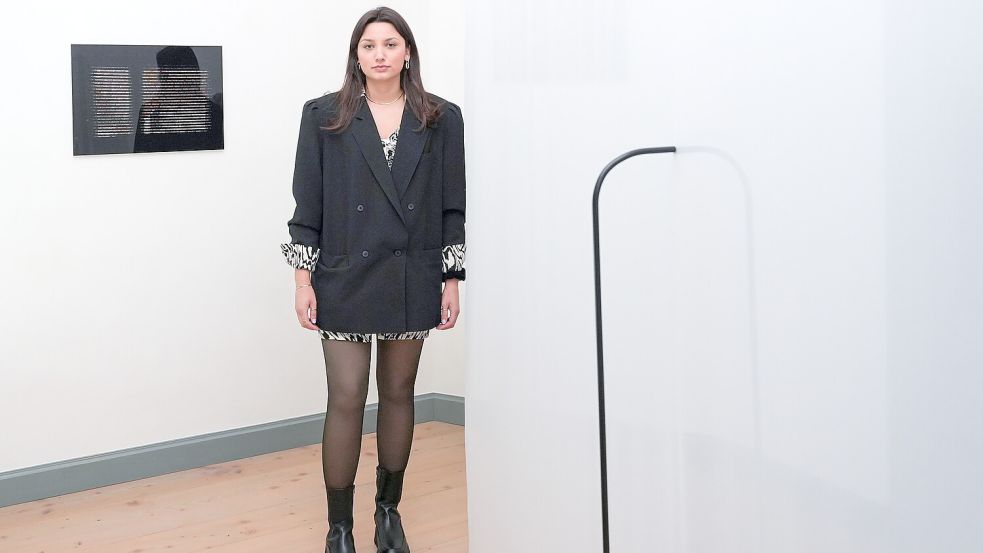 Künstlerin Marisa Ehmen stellt ihre Werke im Auricher Kunstpavillon aus. Foto: Helmut Vortanz