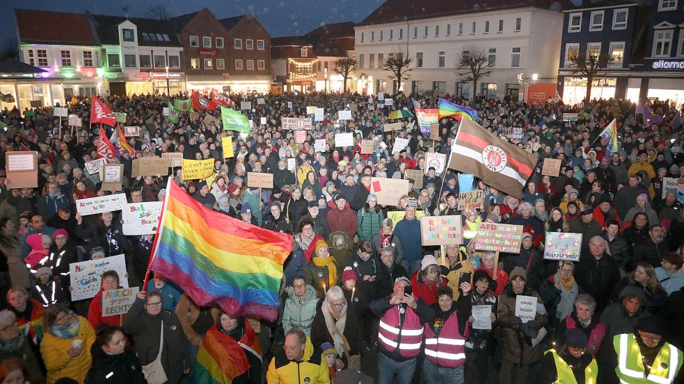 Mit bunten Farben und vielen Schildern warben die Demonstranten für eine aufgeschlossene Gesellschaft. Foto: Romuald Banik