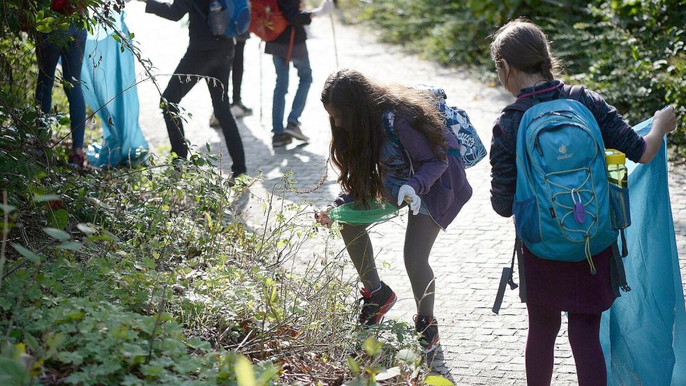 Jeder kann beim Müllsammeln mitmachen. Hier ist ein Beispiel aus Berlin zu sehen. Foto: DPA