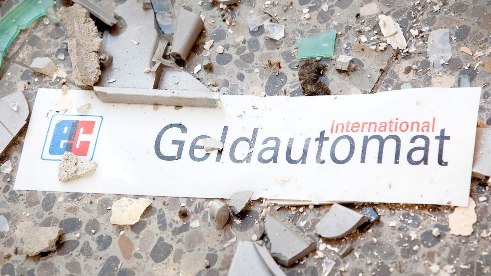 Die Überreste eines Geldautomaten nach einer Explosion. Foto: Patrick Pleul/dpa-Zentralbild/dpa