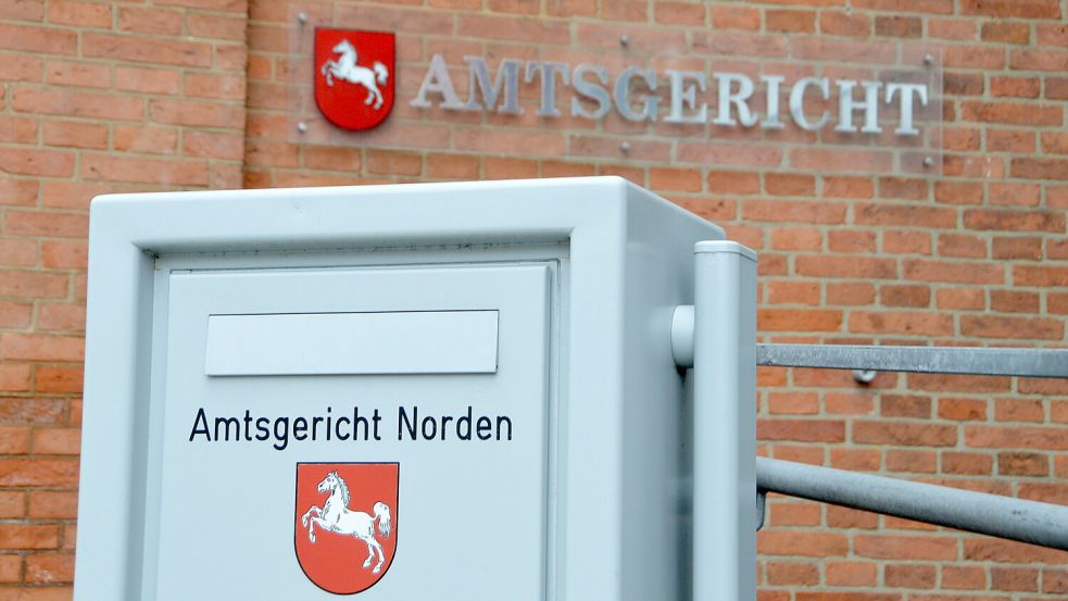 Vor dem Amtsgericht Norden musste sich am Mittwoch ein Viehtransportfahrer aus Emden verantworten. Foto: Thomas Dirks
