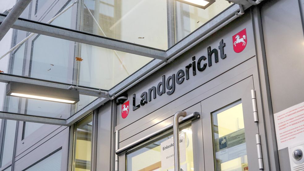 Der Eingang zum Landgericht im Auricher Schloss. Foto: Romuald Banik