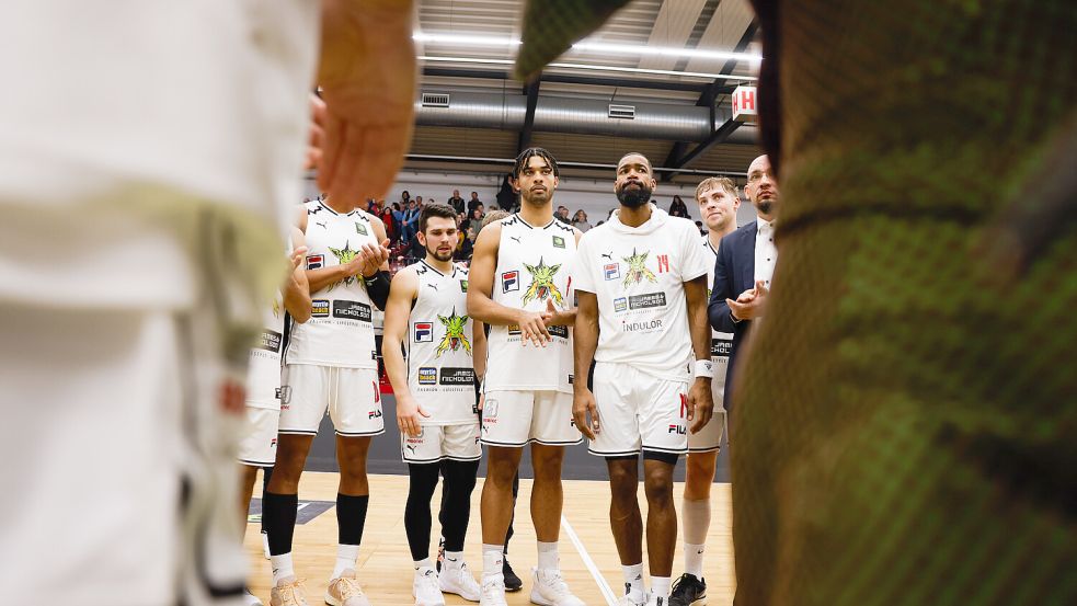 Niederlage mit einem Punkt: Nach dem Spiel gegen Jena herrschten bei den Dragons Enttäuschung und Frust. Foto: Michael Gründel