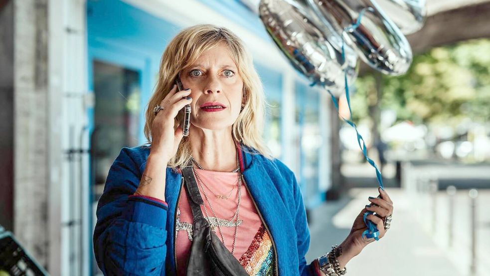 Caroline Peters als Quereinsteigerin Conny Majewski in der neuen Krimi-Serie „Die Neue und der Bulle“. Foto: Foto: RTL/Willi Weber / Zeitsprung Pictures