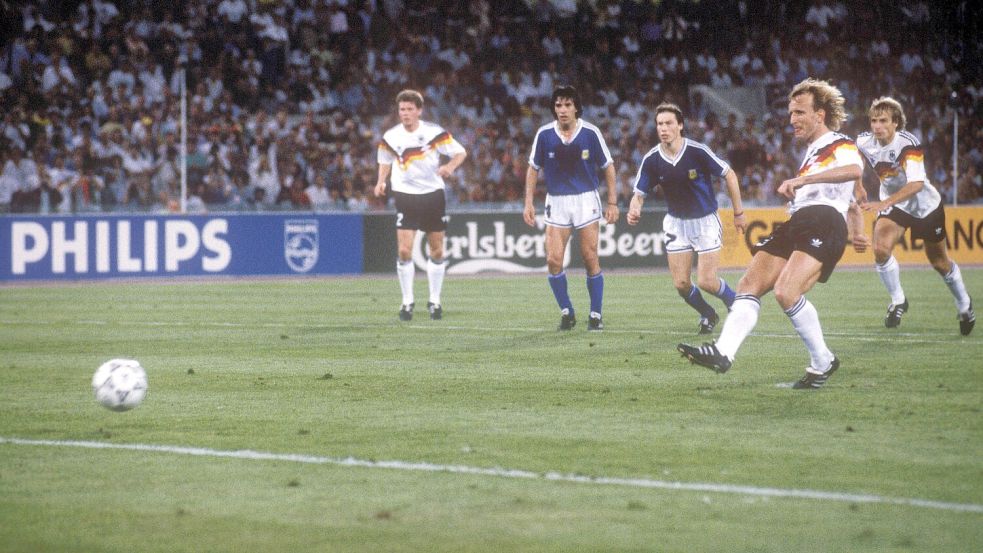 Der Elfmeter, der Deutschland 1990 zum Weltmeister machte. Andi Brehme trat ihn. Foto: imago/WEREK