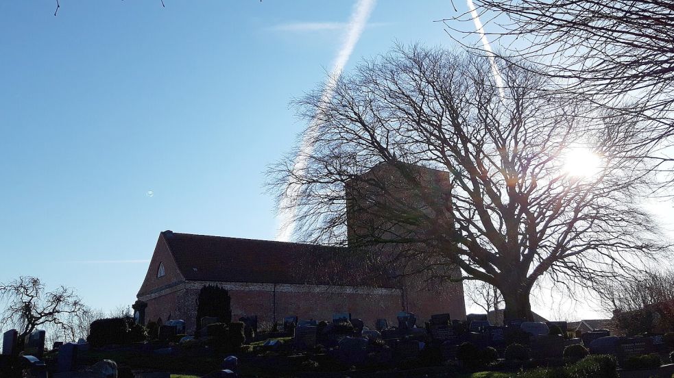 Gleich zwei Silberstreife am Horizont: In der Marienhafer Marienkirche werden ab dem Sommer wieder zwei Pastoren tätig sein. Foto: Thomas Dirks
