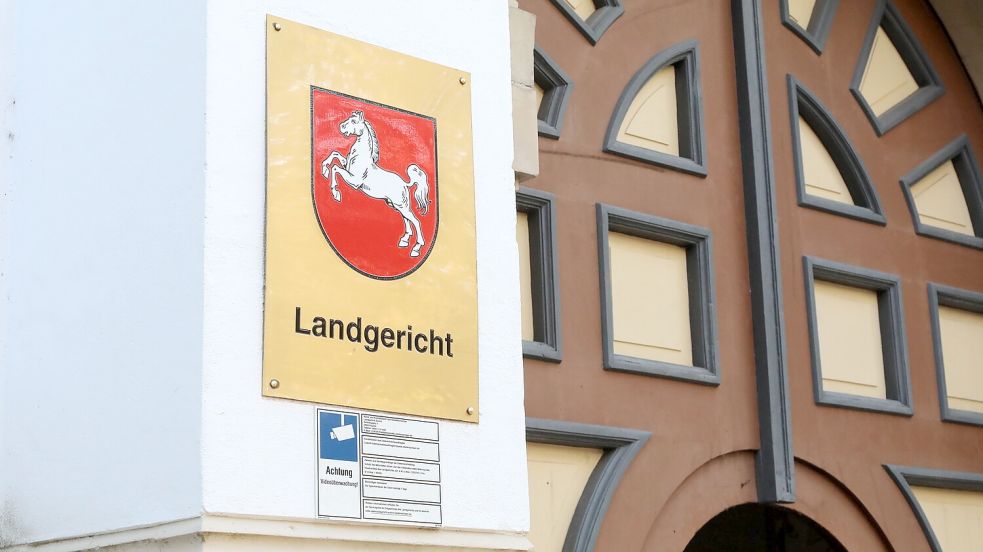 Durchgang zum Landgericht in Aurich. Foto: Romuald Banik