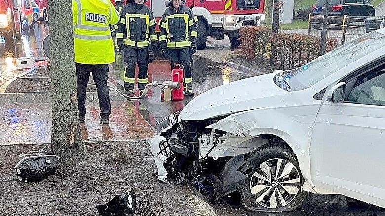 Die Polizei ist zu einem Unfall in Hinte ausgerückt. Foto: Feuerwehr