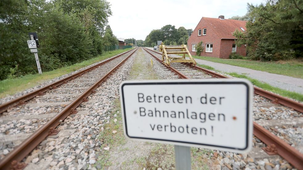 Nur Güterzüge fahren derzeit gelegentlich nach Aurich. Das könnte sich aber ändern. Foto: Romuald Banik
