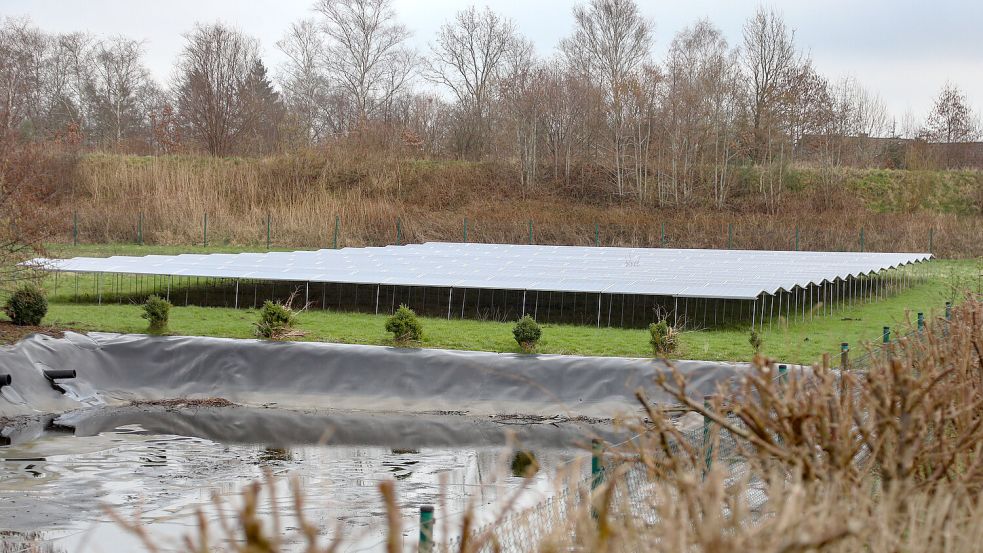 In Sandhorst steht eine Solaranlage, die in dieser Bauweise auch in Extum zum Einsatz kommen könnte. Sie ist relativ niedrig und kostengünstig aufzustellen. Foto: Romuald Banik
