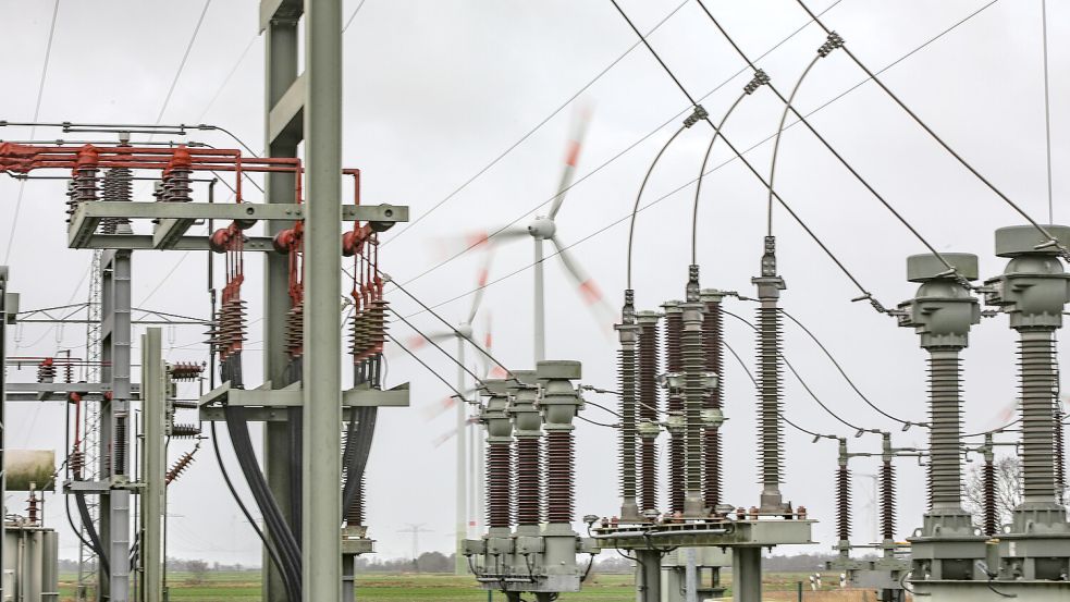 Blick auf das Umspannwerk in Simonswolde in Ihlow. Nicht weit von hier gibt es privilegierte Flächen für Freiflächen-Photovoltaikanlagen. Foto: Romuald Banik