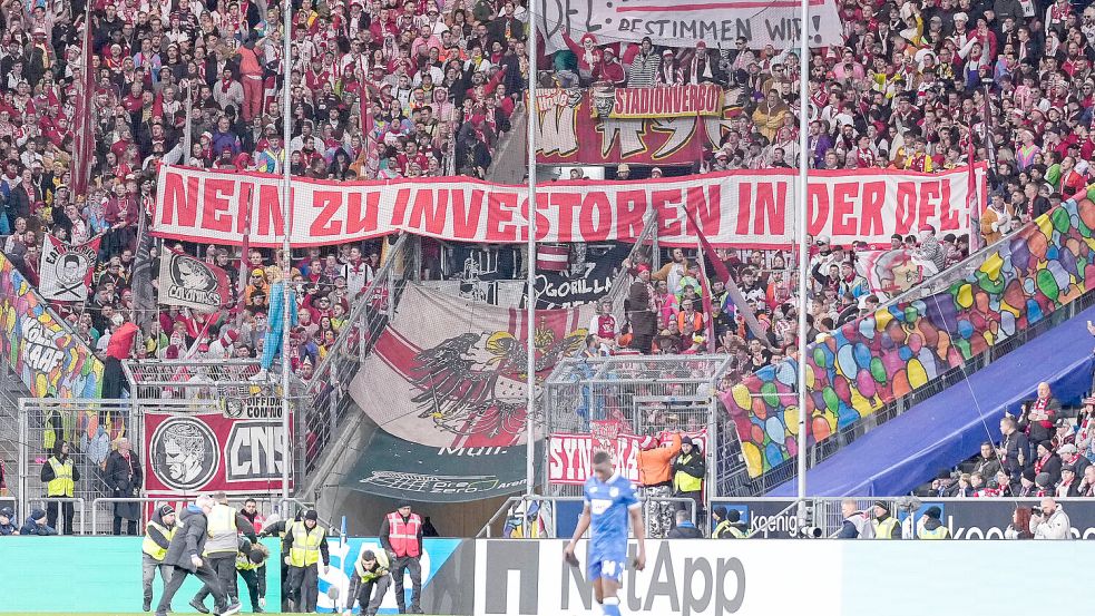 Klare Ansage aus der Fankurve des 1. FC Köln: Die Ultras in den beiden Bundesligen positionierten sich klar gegen einen Investor. Foto: imago