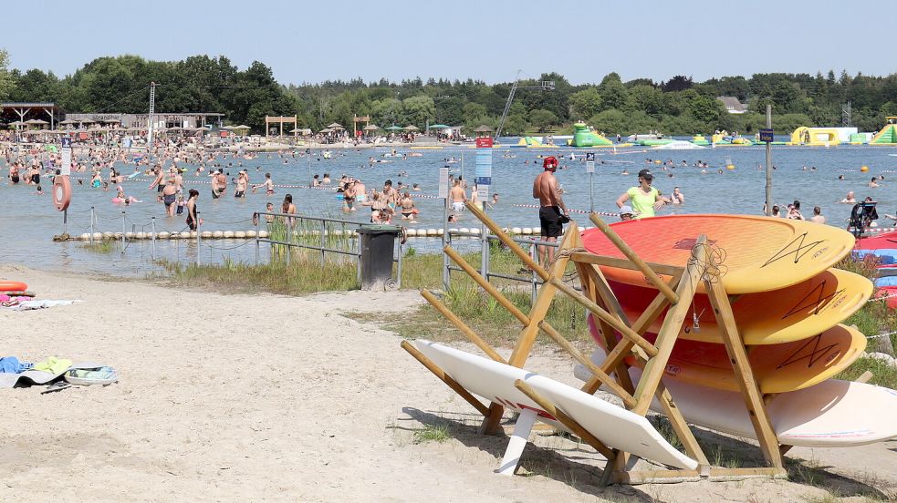 Sonne, Sand und Wasser im Sommer 2022 am Badesee Tannenhausen. Der Bereich soll weiter für den Tourismus ausgebaut werden. Foto: Heino Hermanns