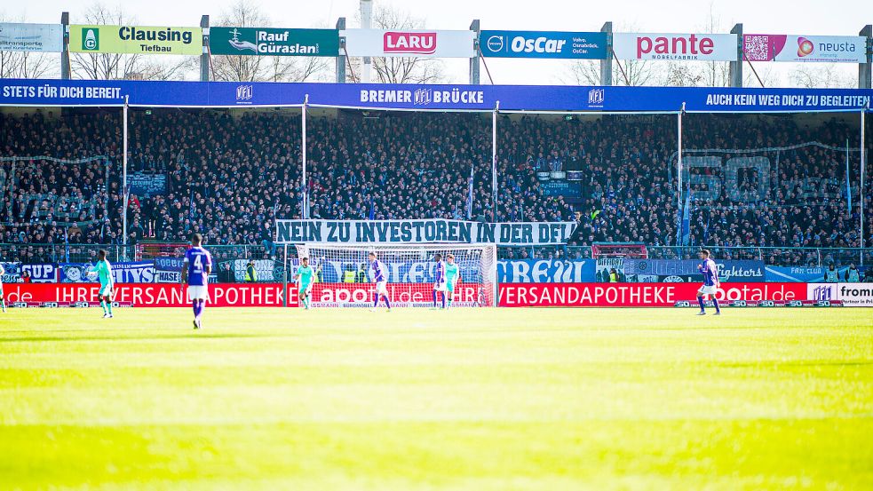 Proteste gegen den DFL-Investorendeal gab es überall, auch in Osnabrück. Foto: imago/Noah Wedel