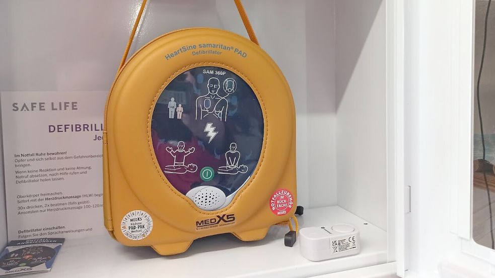 Im Sozialen Kaufhaus gibt es nun einen Defibrillator.