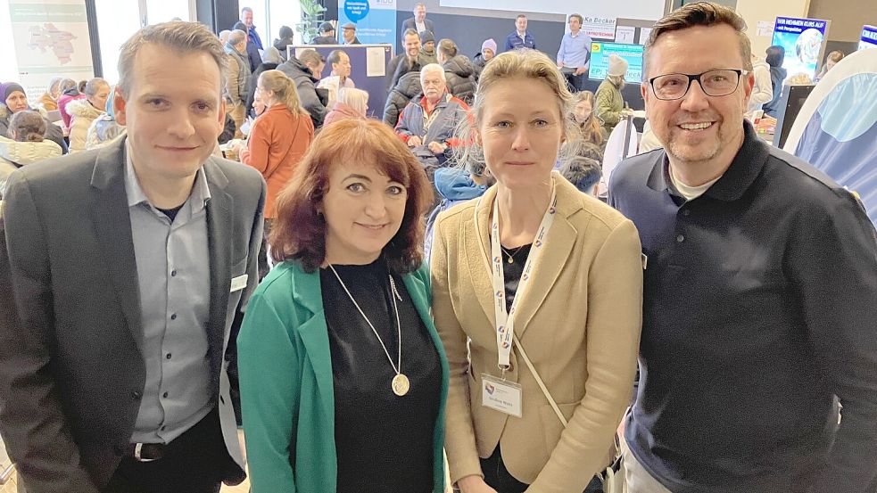 Malte Hinrichs, Abteilungsleiter der Arbeitsvermittlung Norden, Irina Eifert, Standortleiterin der KVHS Norden, Undine Wahl von der Niedersächischen Staatskanzlei und Peter Weiß, Teamleiter im Jobcenter Norden freuten sich über die gelungene Veranstaltung. Foto: Rebecca Kresse