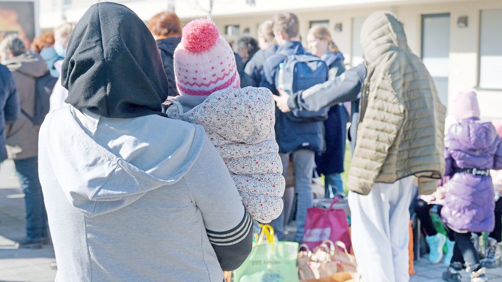 Deutschland hat so viele Flüchtlinge aufgenommen wie kein anderes Land in Europa. Doch beim politischen Ziel, Migration besser zu steuern, scheitert die Politik immer wieder aufs Neue. Jüngstes Beispiel: die Bezahlkarte für Asylbewerber. Foto: Henning Kaiser/dpa