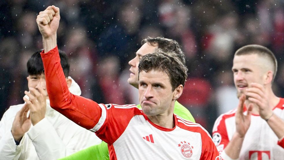 Der FC Bayern München um Führungsspieler Thomas Müller (M.) erreichte das Viertelfinale der Champions League. Foto: Sven Hoppe/dpa