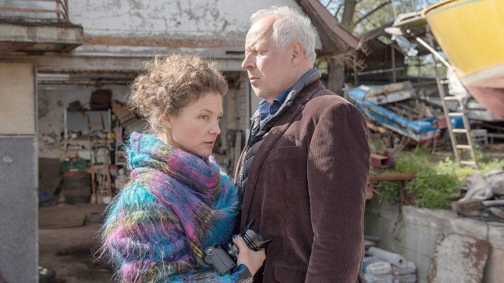 Führt Greta Exner (Cordelia Wege) Borowski (Axel Milberg) etwa an der Nase herum? Foto: NDR/Thorsten Jander