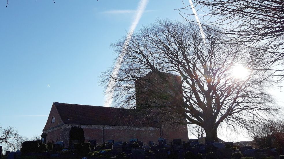 Gleich zwei Silberstreife am Horizont: In der Marienhafer Marienkirche werden ab dem Sommer wieder zwei Pastoren tätig sein. Foto: Thomas Dirks