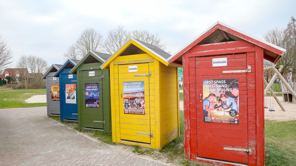 Geld fürs Umziehen in diesen bunten Häuschen? Auch das ist eine Idee, für Einnahmen am Badesee Tannenhausen.