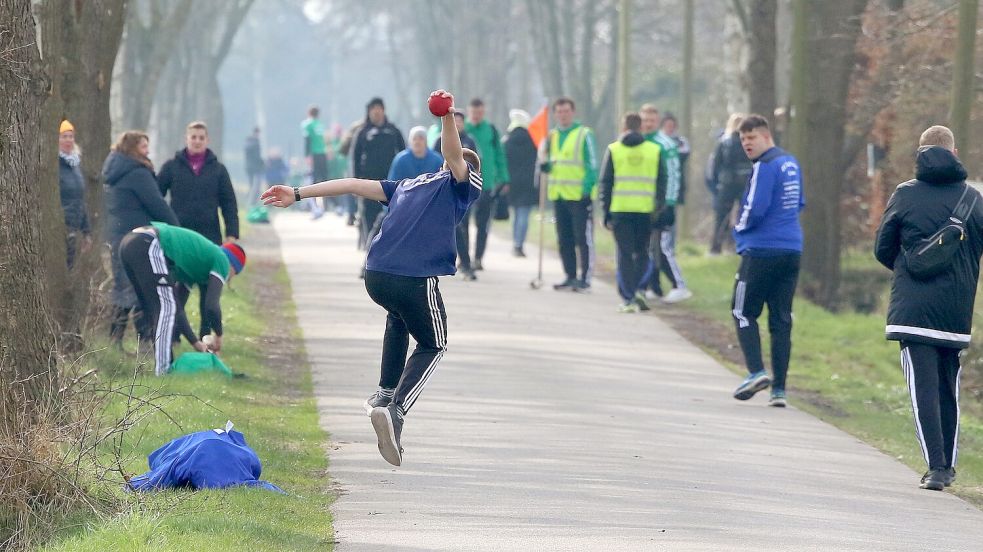 Der Rahester Gerke Gerken warf mit in den überragenden Gummigruppen.Foto: Wilfried Gronewold