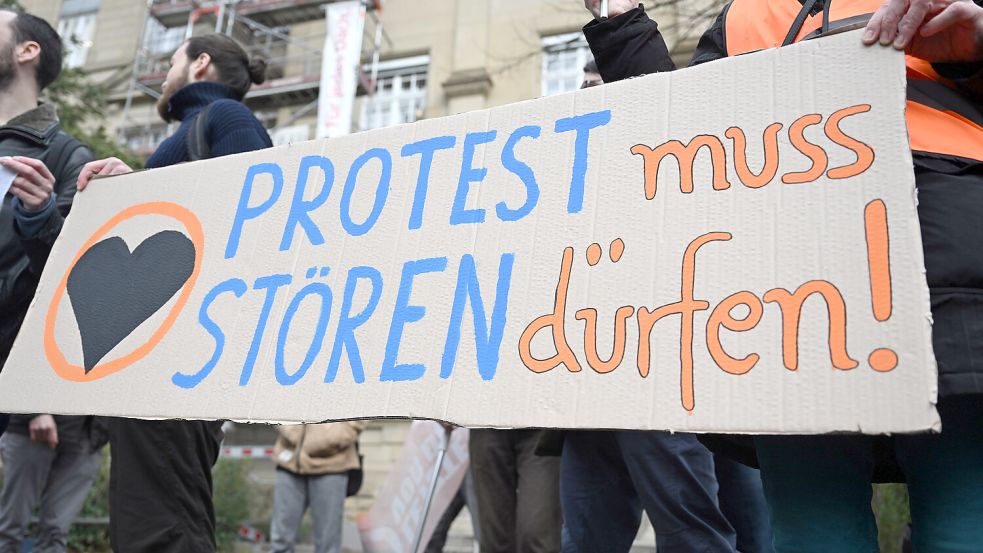 Die Letzte Generation plant schon ab kommender Woche Proteste in mehreren Städten. Foto: dpa/Uli Deck