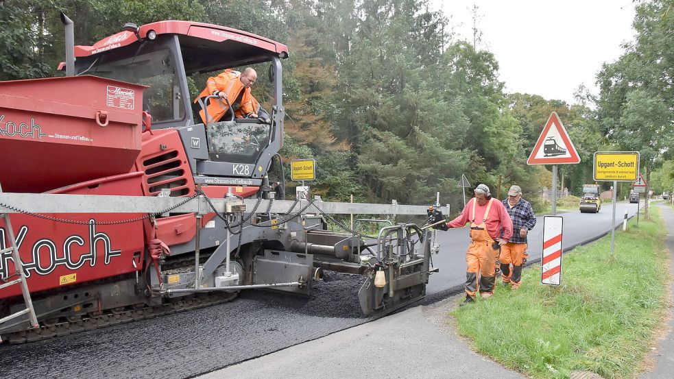 Weil sich die Arbeiten an der Landesstraße 26 im Spätsommer 2023 verzögerten, verschob sich auch die Sanierung der B 72. Foto: Thomas Dirks