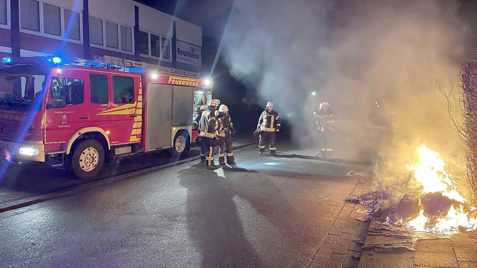 Schon wieder brannte es in der Nacht in Norden. Zweimal musste die Freiwillige Feuerwehr ausrücken. Foto: Feuerwehr Norden