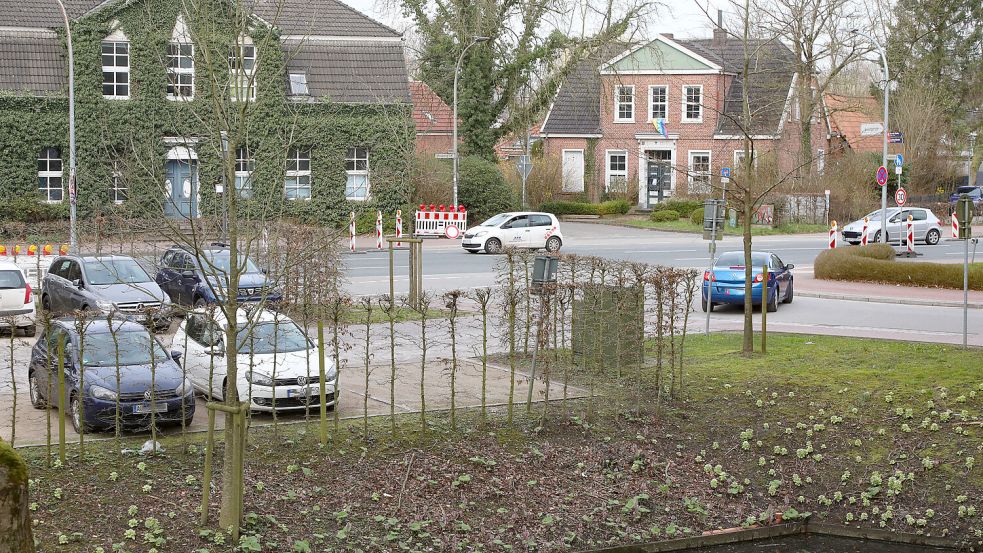 Anwohner des Krähennestergangs sollen ihre Fahrzeuge ab Montag auf dem kleinen Parkplatz an der Friedhofstraße abstellen. Foto: Romuald Banik