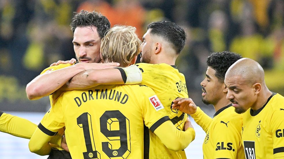 Ein Kopfballtor von Mats Hummels brachte Borussia Dortmund auf die Siegerstraße. Foto: Bernd Thissen/dpa