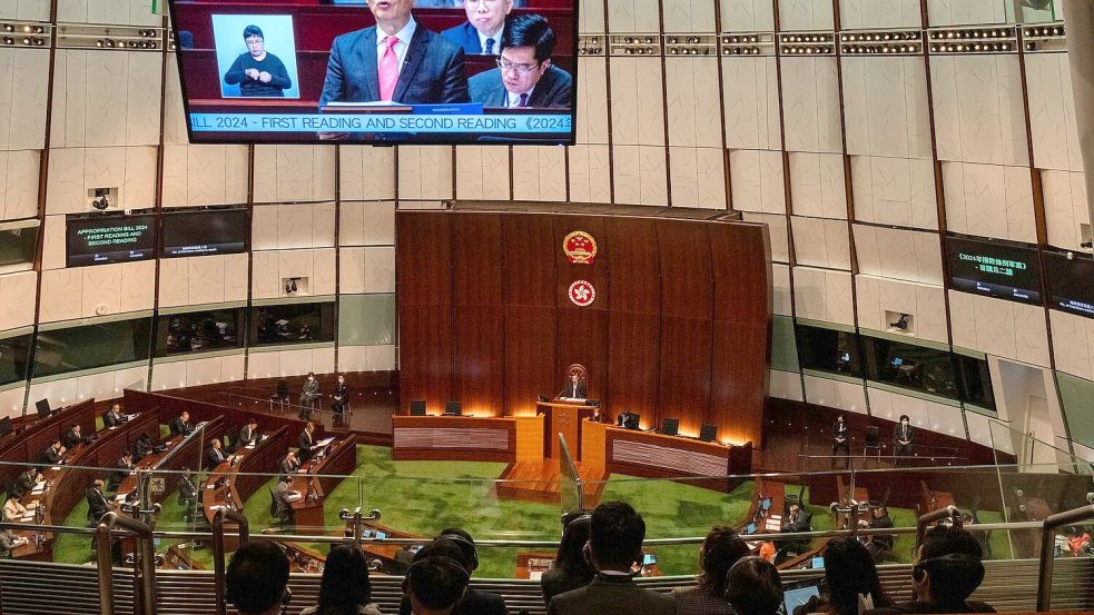 Der Legislativrat in Hongkong verabschiedet das neue und umstrittene Sicherheitsgesetz in der chinesischen Sonderverwaltungsregion. Foto: Louise Delmotte/AP/dpa