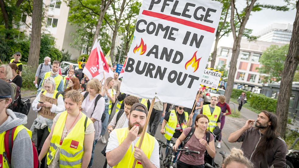 Die Löhne allein scheinen für Pflegekräfte längst nicht mehr das Problem zu sein Foto: dpa/Christian Knieps
