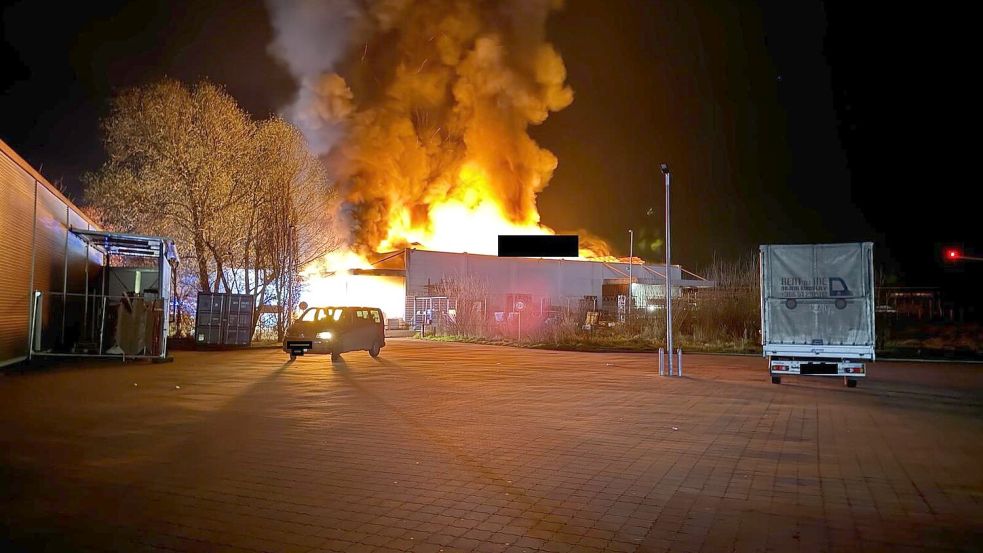 In Varel brennt Hagebaumarkt. Foto: Polizeiinspektion Wilhelmshaven/Friesland